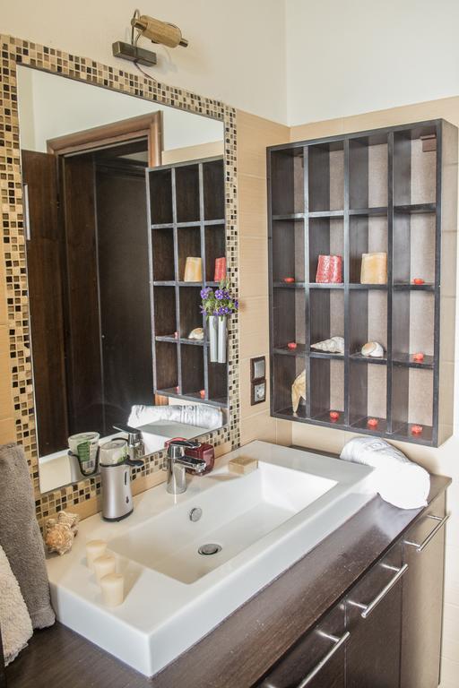 House Veggera - Private Swimming Pool Guest House Pombia Bagian luar foto